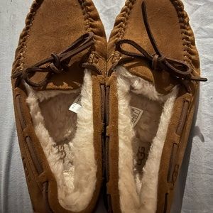 Ugg moccasin don’t need no more brand new chestnut color size 3